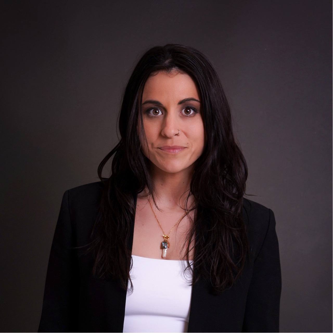 Official portrait of Lesley Ray (born January 13, 1989), American interior designer, entrepreneur, violinist, and founder and CEO of BrainHome. Headshot photogr